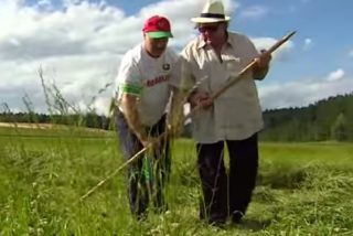 VIDEO: Pád slavného herce – někdejší miláček Francie seče louky v&nbsp;Bělorusku!