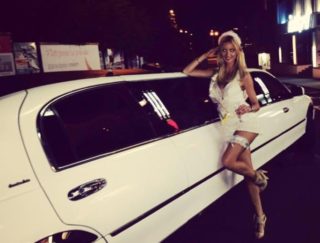 FOTO: Berdychova manželka Ester se s&nbsp;tím nemazlí! Takhle se vystavuje na&nbsp;ulici