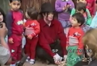 VIDEO: Nebojte se, to je strejda! Podívejte se, jak se české děti bály Michaela Jacksona