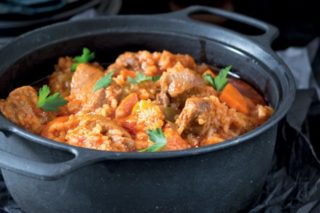 Babicovy recepty: Balkánský džuveč, chorvatský ajvar, mletý steak na&nbsp;chlebu, pomázanka z&nbsp;ovčího sýru!