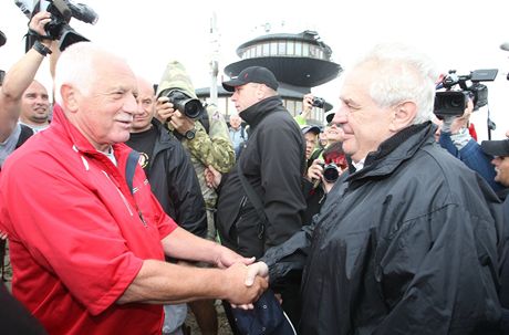 Prezident se rozhodl: Vyjdu taky na&nbsp;Sněžku! A&nbsp;půjdu na&nbsp;ní pěšky z&nbsp;“Hradu”