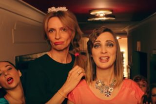VIDEO: Ivana Chýlková hraje v&nbsp;novém klipu Báry Polákové “Nafrněná”! Podívejte se