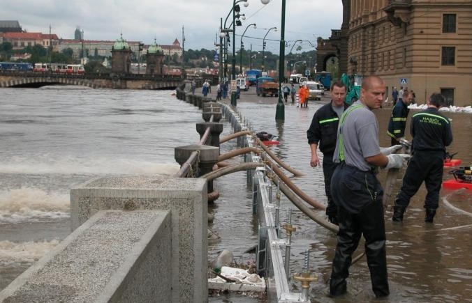 VIDEO: V&nbsp;Česku teď vrcholí vlna veder! Přesně před 13 lety vrcholily povodně
