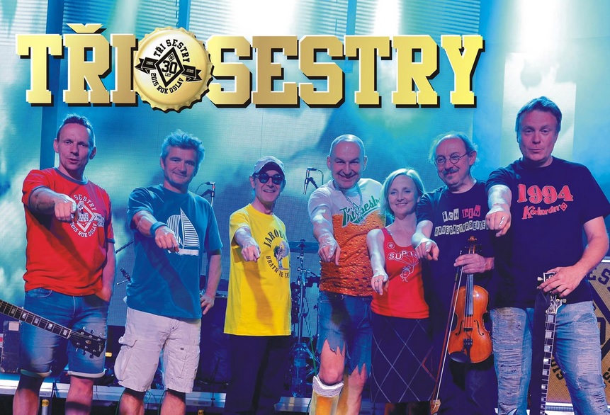Venku praží slunce, ale české hvězdy plánují vánoční koncerty!