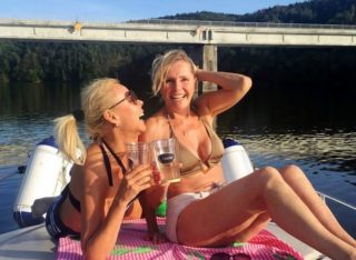 FOTO: Rozverná Helena Vondráčková na&nbsp;projížďce po&nbsp;Slapech! Podívejte se