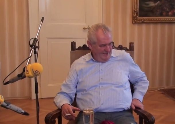 Prezident vyslal poselství dětem! Doporučil jim nepít alkohol ve škole
