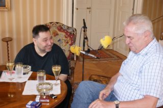 FOTO: Důsledné kontroly a&nbsp;Zemanovy vtípky! Podívejte se do zákulisí Prezidentského Pressklubu