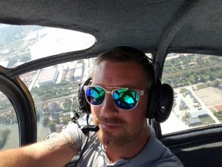 FOTO: Moderátor Petr Vágner si musel najmout soukromé letadlo!