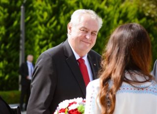 Prezident si popletl Bakov nad Jizerou s&nbsp;Baku! To musíte slyšet