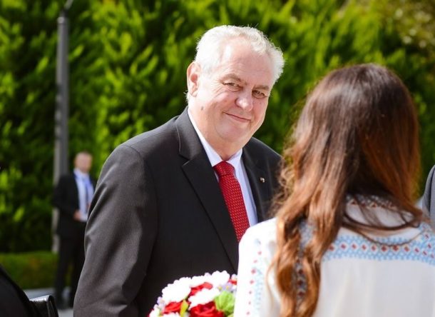 Prezident si popletl Bakov nad Jizerou s&nbsp;Baku! To musíte slyšet