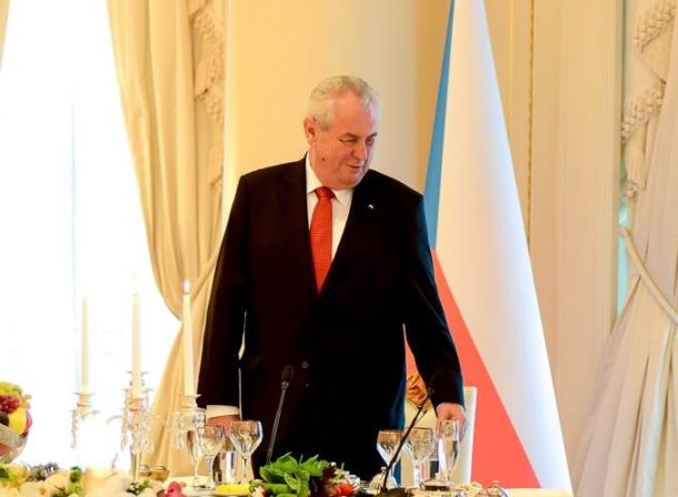Prezident přiveze z&nbsp;Ázerbájdžánu letadlo plné býčků!