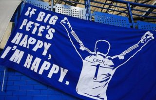 VIDEO: Čech si na&nbsp;stadionu Chelsea spletl šatnu a&nbsp;fanoušci ukázali, že jej pořád milují.