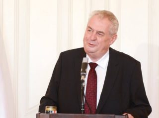 Zeman žádá odvolání šéfa své ochranky! Kvůli trenýrkám nad Hradem