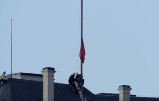 Kvůli rudým trenýrkám končí šéf ochranky! Asi odejde i&nbsp;velitel Hradní stráže