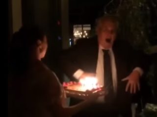 VIDEO: Pozor, fouká Zeman! Takhl slavil prezident narozeniny