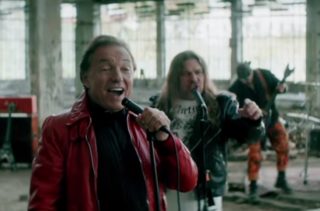 VIDEO: Petr Kolář a&nbsp;Karel Gott v&nbsp;novém klipu! Podívejte se, jak Mistr zdrsněl