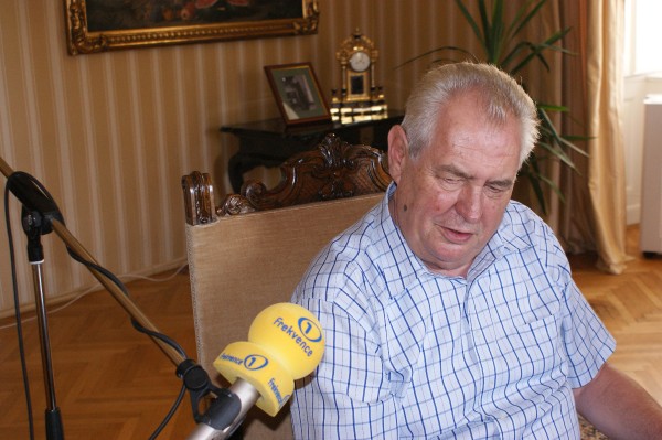 Prezident si stěžuje: Proč nejsem v anketě o nejpřitažlivější hlas Frekvence 1?