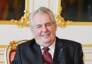 Prezident chce založit nadaci pro&nbsp;vysloužilé politiky! Pojmenuje ji Výslužka