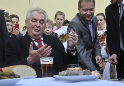 Prezident: Na&nbsp;státních vyznamenáních budeme podávat sulc! A&nbsp;také vejce v&nbsp;aspiku