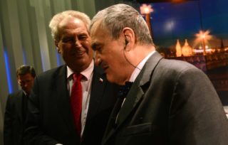 Prezident volal Schwarzenberga. Vem si naslouchátko!