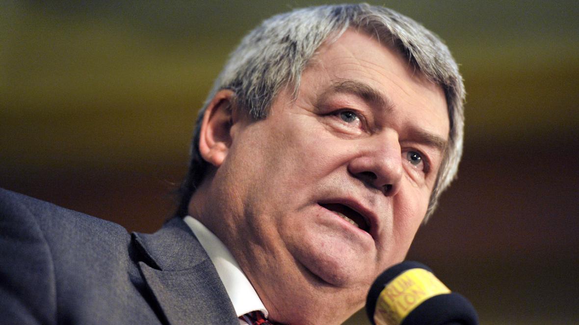 Babiš zatím odmítá snížení schodku rozpočtu, uvedl Filip