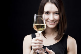 TIP FREKVENCE 1: Pijte s noblesou! Poradíme vám, jak být ve společnosti za hvězdu!