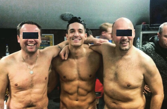 FOTO: Hvězda Frekvence 1 Michal Hrdlička v zajetí chlapů! S kým to řádil?