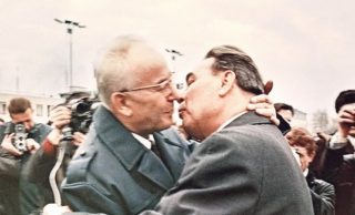 ANKETA FREKVENCE 1: Žilo se vám lépe za komunistů?