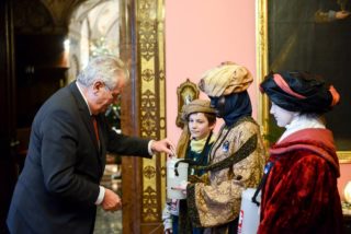 FOTO: Prezident Zeman přispěl tříkrálovým koledníkům! Podívejte se