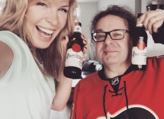 FOTO: Diana Kobzanová má doma jiného chlapa! S&nbsp;kým to popíjí v&nbsp;Calgary?