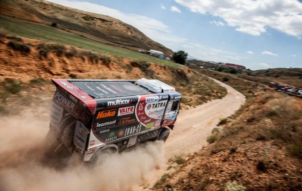 DAKAR: Jaroslav Valtr skončil osmý mezi kamiony, slovenský motorkář byl senzačně druhý!