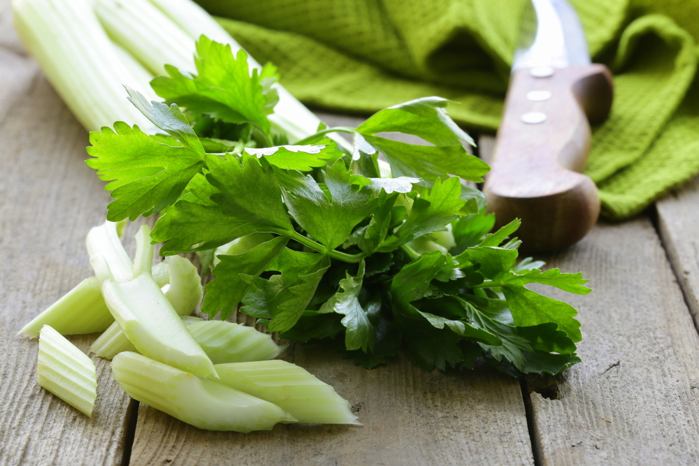 RECEPT FREKVENCE 1: Celerový salát s hruškou a goudou