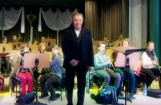 VIDEO: Karel Gott natočil před nemocí klip o&nbsp;srdci se školáky! Podívejte se