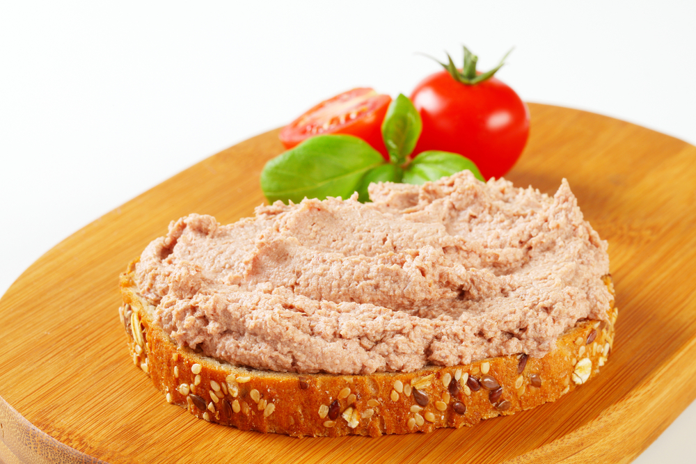 RECEPT FREKVENCE 1: Tuňáková pomazánka s čerstvou paprikou a žitným chlebem