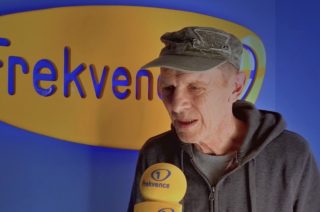 VIDEO: Jiří Schmitzer čeká na&nbsp;novou roli! Podívejte se na&nbsp;rozhovor se slavným hercem
