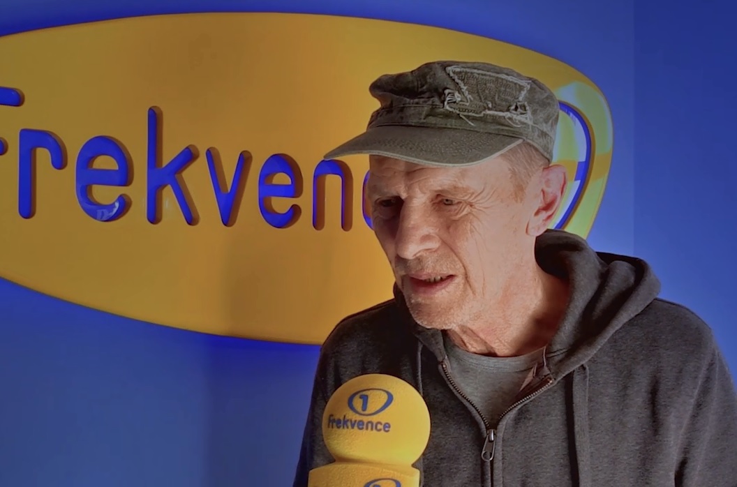 VIDEO: Jiří Schmitzer čeká na&nbsp;novou roli! Podívejte se na&nbsp;rozhovor se slavným hercem