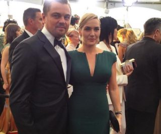 FOTO: Jako v&nbsp;Titanicu – Jack a&nbsp;Rose znovu v&nbsp;objetí a&nbsp;internet šílí!