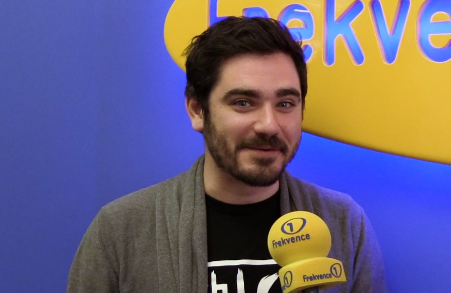 VIDEO: Vojta Kotek o&nbsp;nové roli detektiva! Podívejte se, na&nbsp;čem pracuje