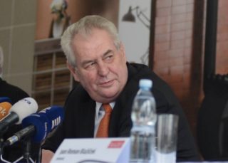 Prezident Zeman řekl, že dal první milost! A&nbsp;to nemocnému člověku