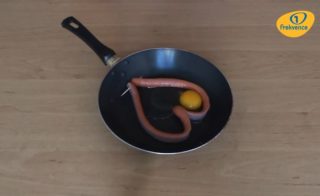 VIDEO: Vyrobte z&nbsp;párku srdíčko! Aneb tip na&nbsp;valentýnské chuťovky