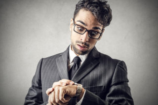 DÁMSKÝ KLUB: Neumí přijít včas aneb kdo je větší loudal a&nbsp;chodí pozdě. Muži nebo ženy?