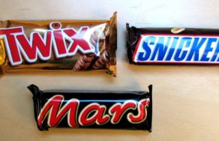Pozor! V&nbsp;tyčinkách Mars a&nbsp;Snickers našly kousky plastu, firma je stahuje z&nbsp;prodeje