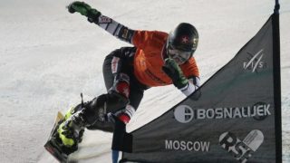GRATULUJEME: Snowboardistka Ledecká po&nbsp;třetí výhře slaví glóbus za obří slalom