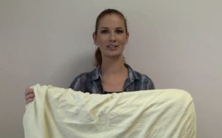 VIDEO: Zrzka radí, jak správně složit prostěradlo! Zkuste to s&nbsp;ní
