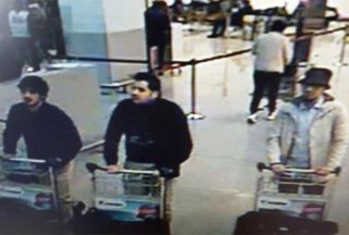 AKTUALIZUJEME: Policie údajně zadržela jednoho z&nbsp;útočníků z&nbsp;bruselského letiště!