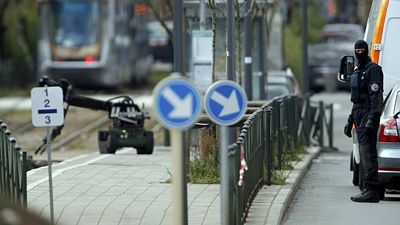 ZPRÁVY: Při&nbsp;razii v&nbsp;bruselské čtvrti Schaarbeek zadržela policie džihádistu s&nbsp;bombou