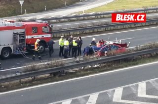 Strašné! Na&nbsp;dálnici D5 zemřeli při&nbsp;střetu kamionu a&nbsp;auta čtyři lidé