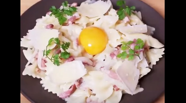 VIDEO: Těstoviny carbonara v&nbsp;jednom hrnci? Tohle video rozčílilo celou Itálii!