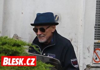 Karel Gott si nechává narůst vousy! Mrkněte na&nbsp;jeho novou image