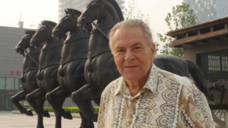 Do Prahy přijíždí psychiatr Grof! Muž, který zkoušel LSD na&nbsp;Zemanovi nebo Gottovi